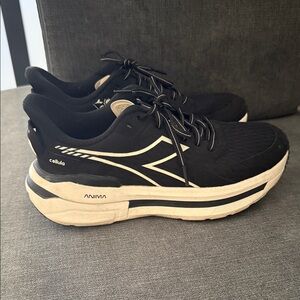 Diadora Cellula Black and off-white Athletic Shoes